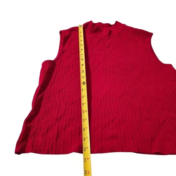 St. John Red Top Stretch Size Medium Sleeveless - Picture 11 of 11